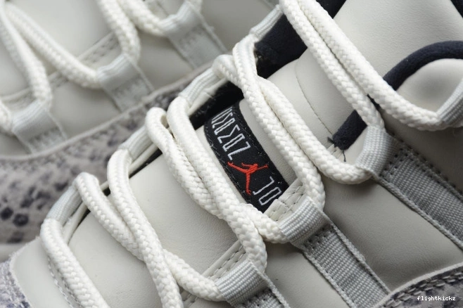 Jordan SE Bone Air Light Snake Low 11 CD6846-002 1124